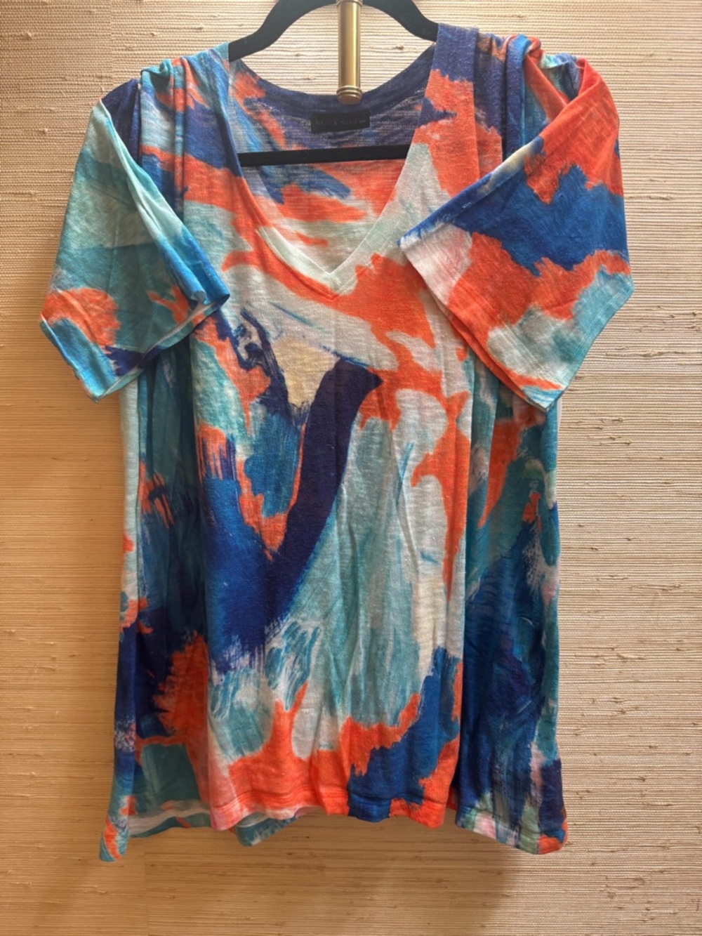 Nally & Millie Lightweight Abstract V-Neck Tee Size S